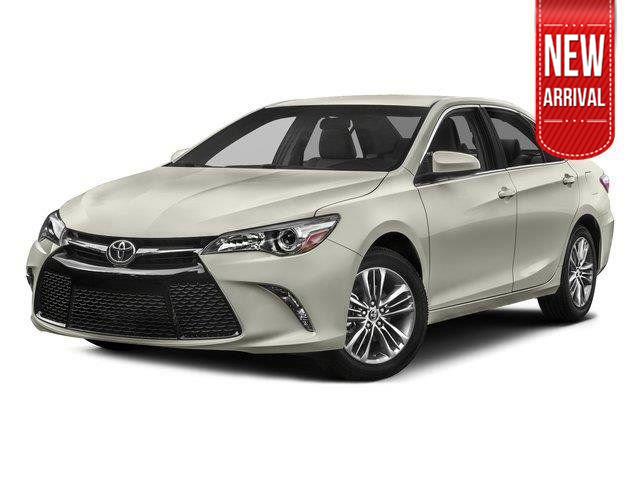 2017 Toyota Camry SE's photo