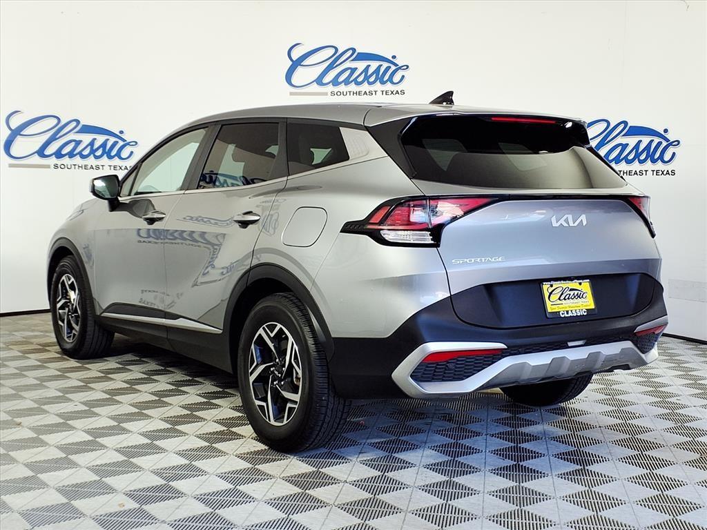 2024 Kia Sportage LX photo 2