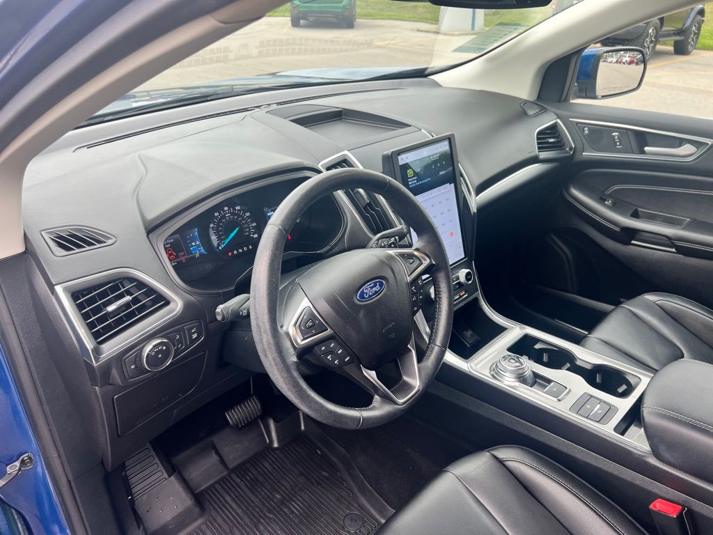 2022 Ford Edge Titanium photo 3