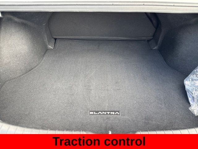2023 Hyundai Elantra SEL photo 14
