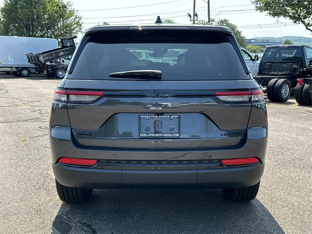 2025 Jeep Grand Cherokee Limited photo 2