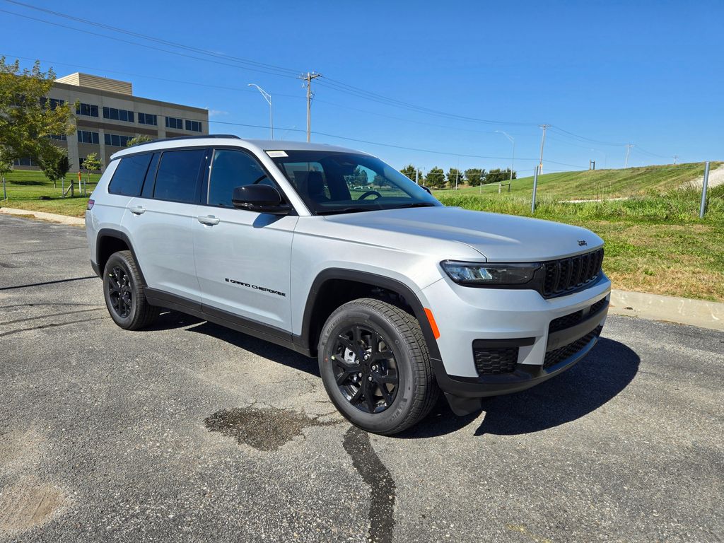 2025 Jeep Grand Cherokee L Altitude's photo