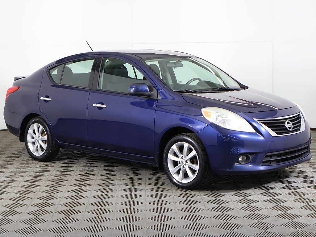 2014 Nissan Versa 1.6 SL photo 2