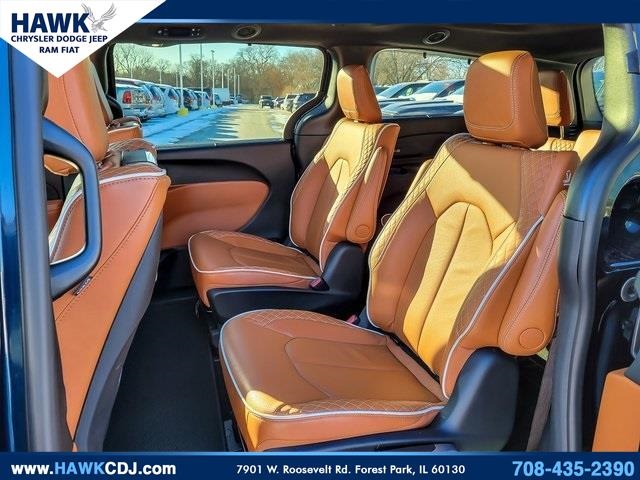 2025 CHRYSLER PACIFICA - Image 11