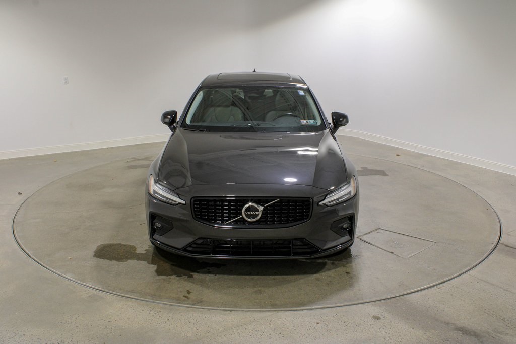 2024 Volvo S60 B5 Plus photo 2