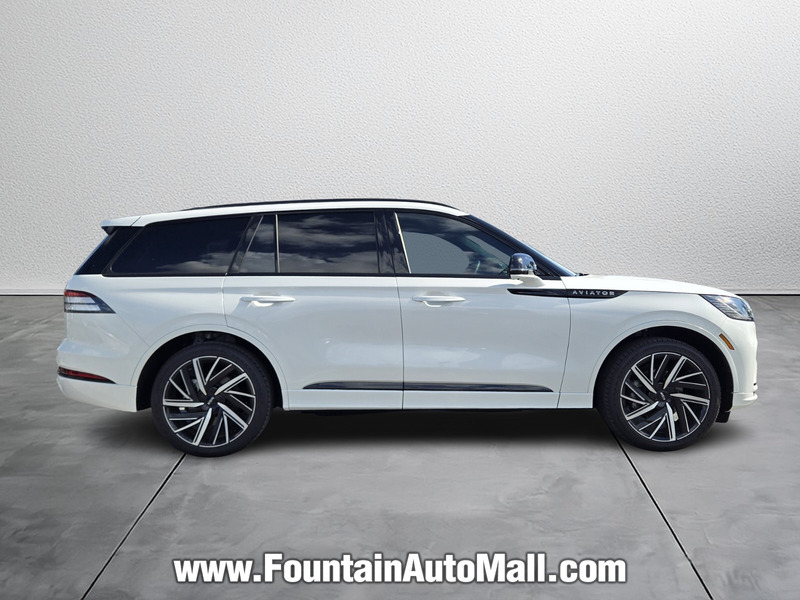 2025 Lincoln Aviator Black Label photo 4
