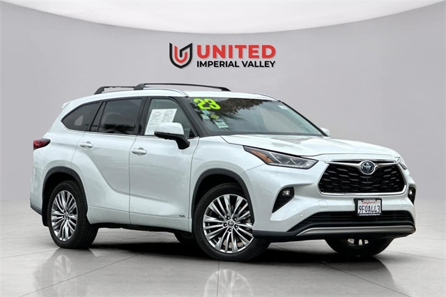 2023 Toyota Highlander Platinum's photo