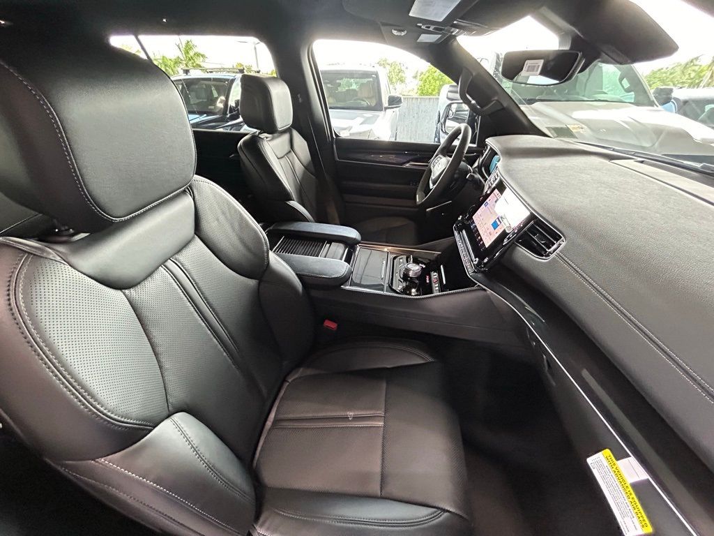 2024 Jeep Wagoneer Base photo 19