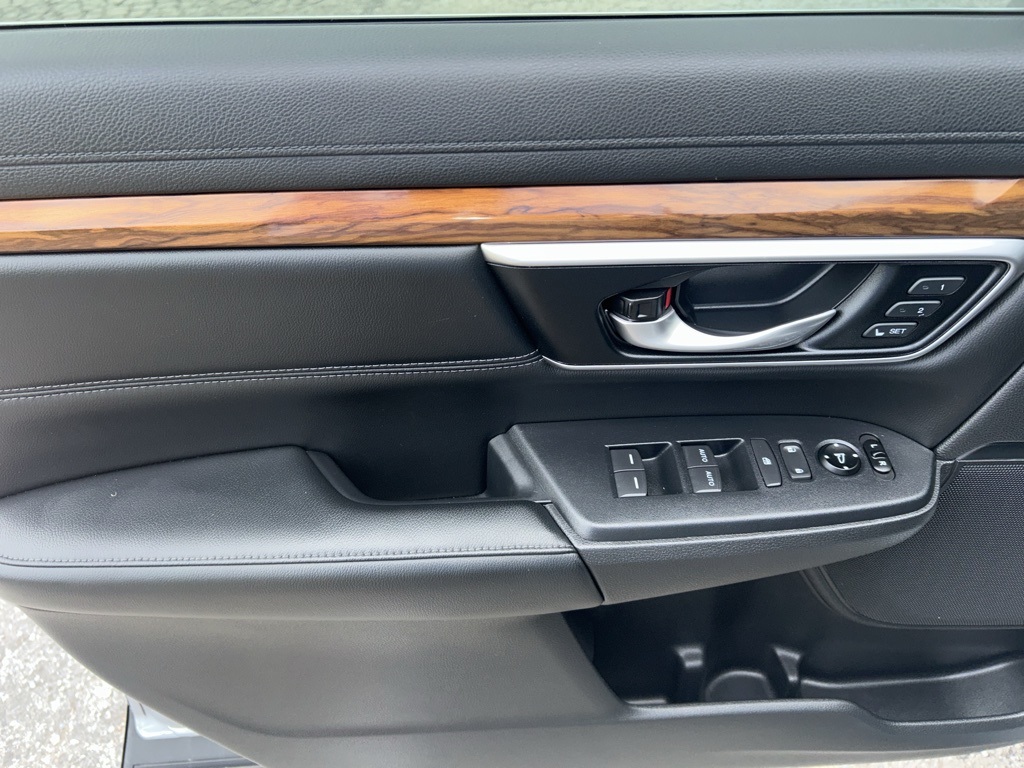 2019 Honda CR-V Touring photo 13