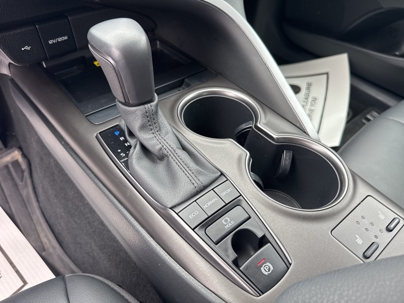2022 Toyota Camry SE photo 13