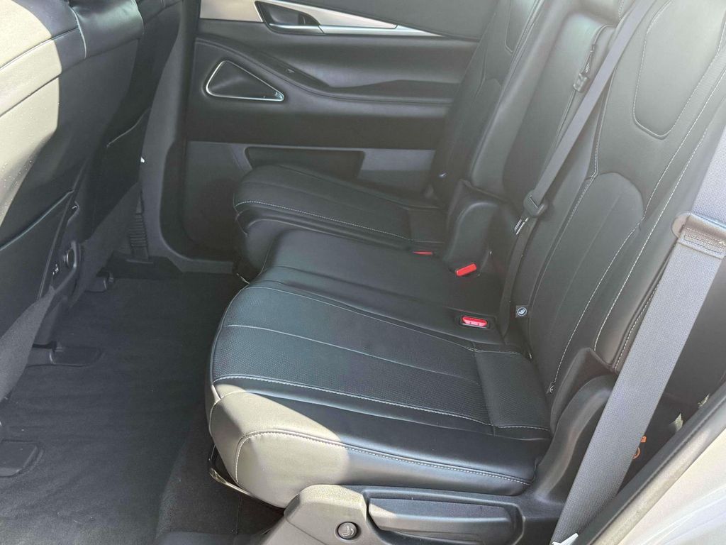 2022 Infiniti QX60 Luxe photo 18