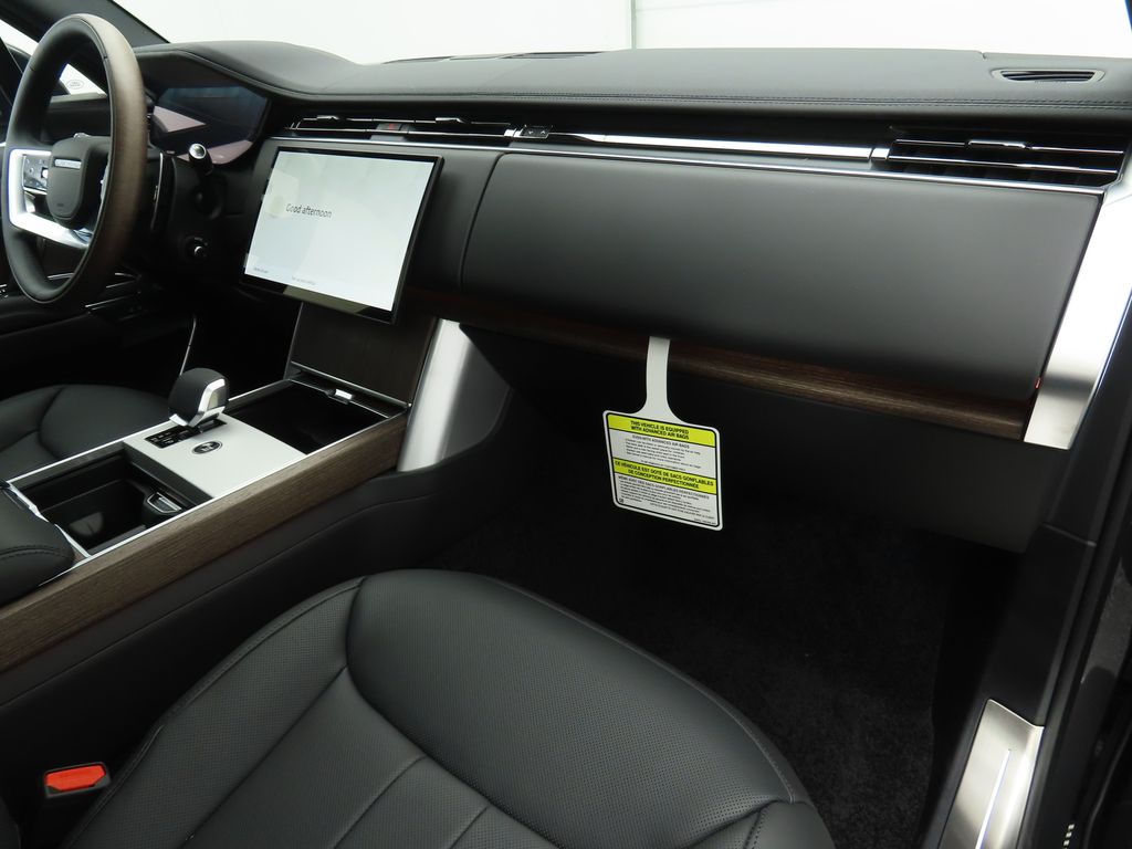 2025 Land Rover Range Rover SE photo 16