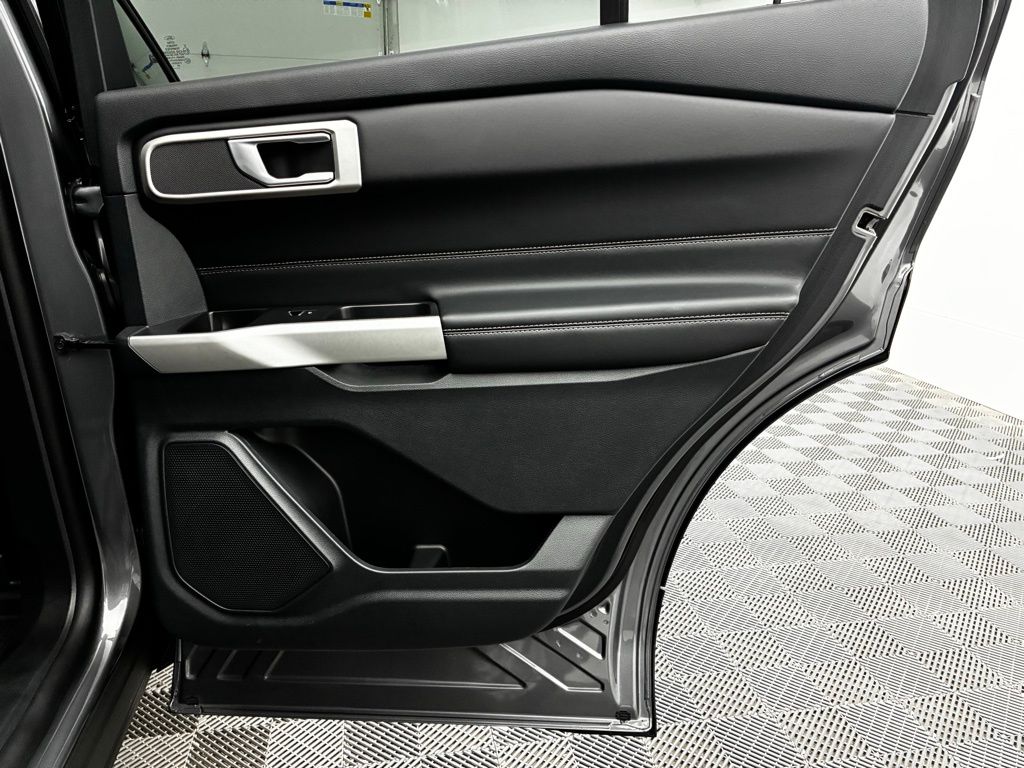 2023 Ford Explorer XLT photo 28