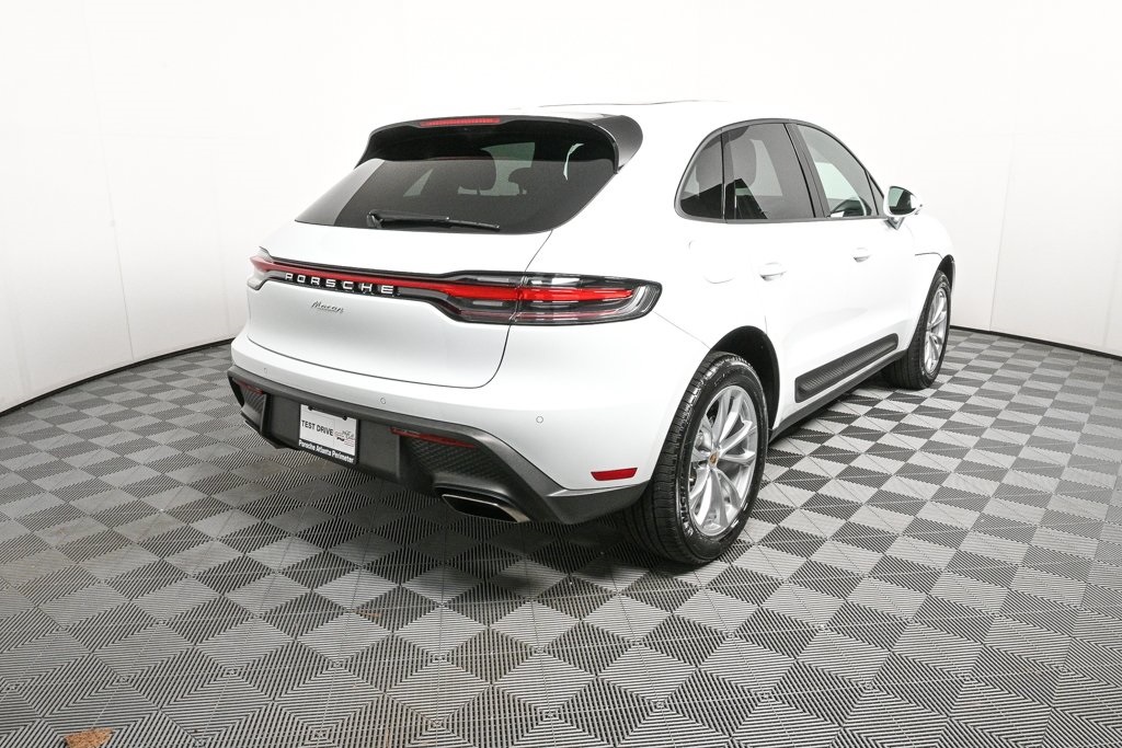 2025 Porsche Macan T photo 28