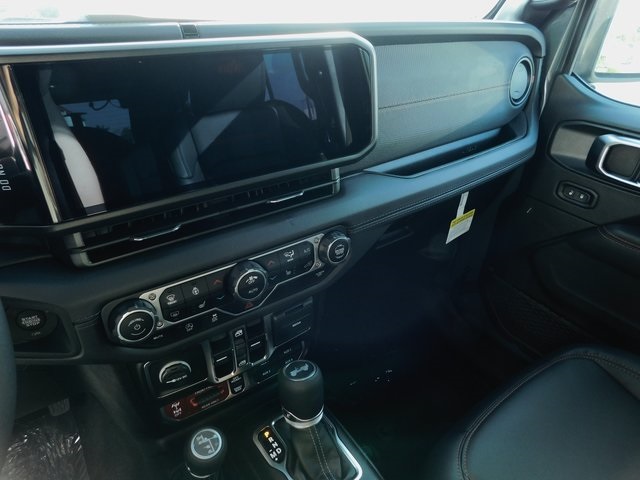 2025 Jeep Wrangler Rubicon photo 26