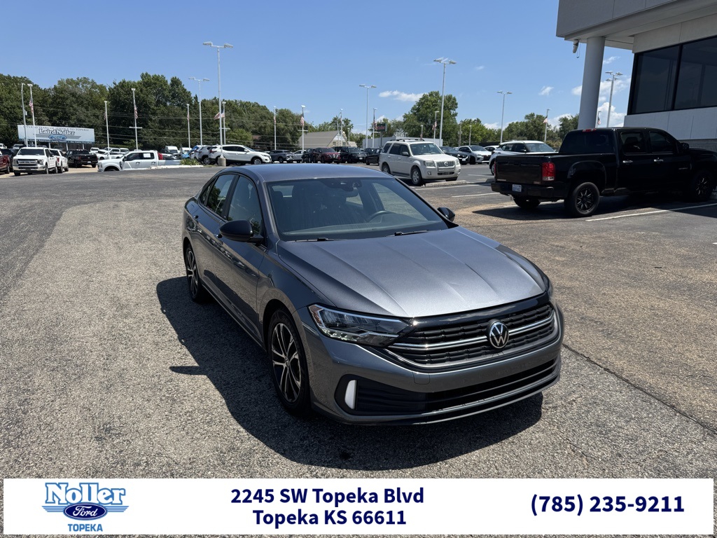 Used 2024 Volkswagen Jetta Sport with VIN 3VWBM7BU4RM040028 for sale in Kansas City