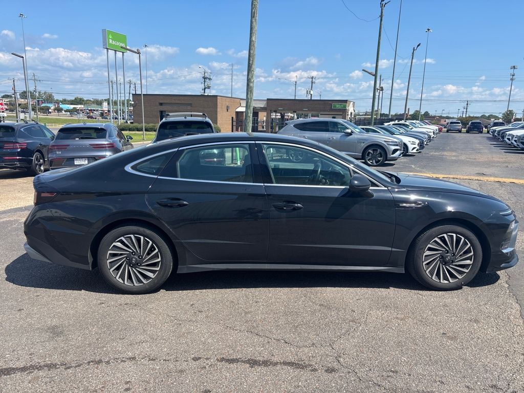 2024 Hyundai Sonata Hybrid SEL photo 2