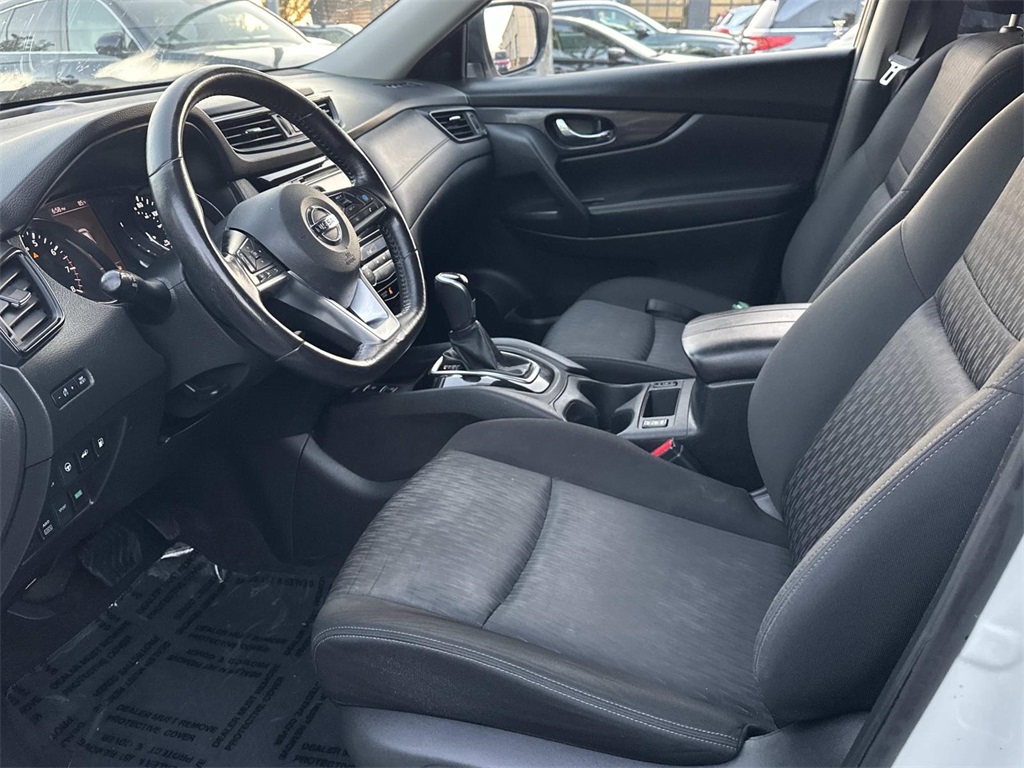 2019 Nissan Rogue SV photo 13