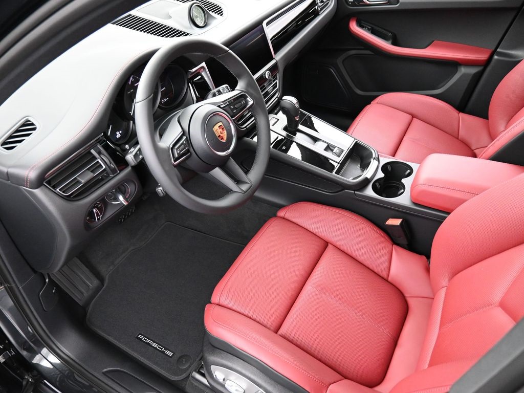 2026 Porsche Macan T photo 4