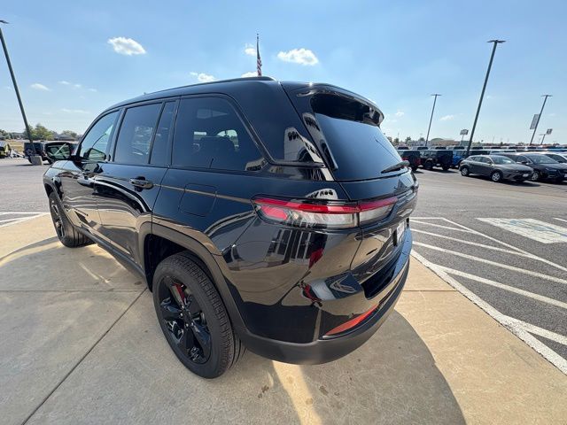 2025 Jeep Grand Cherokee Limited photo 3