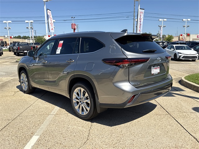 2025 Toyota Highlander Limited photo 5