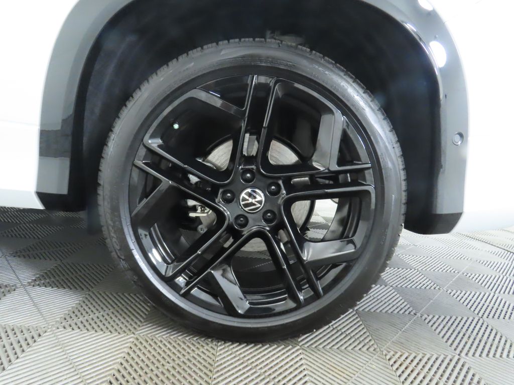 2025 Volkswagen Tiguan SE R-Line Black photo 30