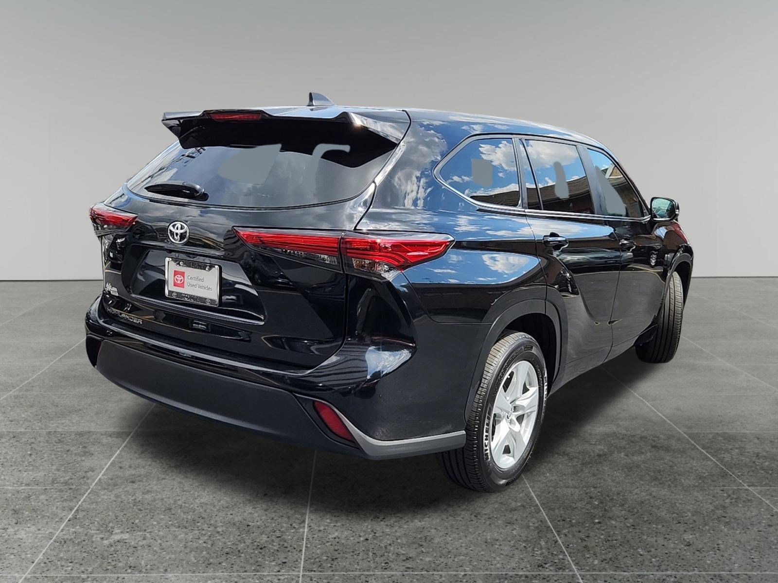 2023 Toyota Highlander L photo 6