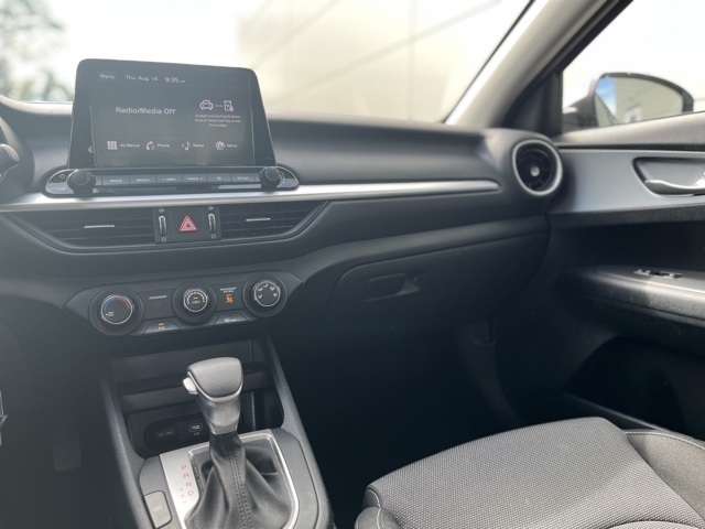 2022 Kia Forte LXS photo 5