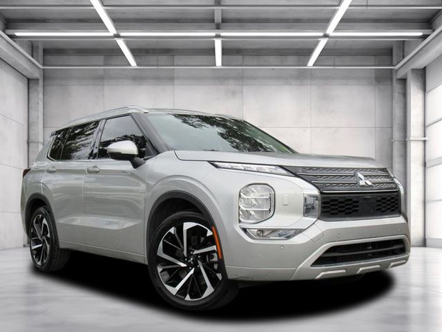 2022 Mitsubishi Outlander SEL Special Edition's photo