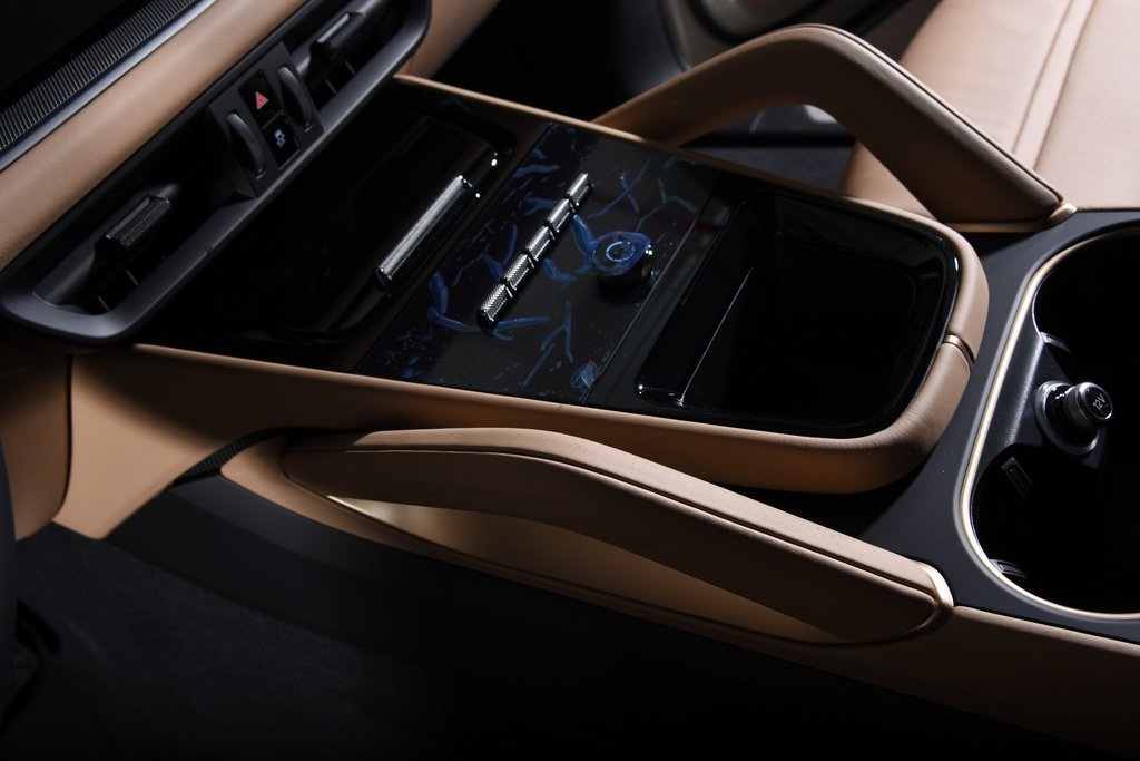 2025 Porsche Cayenne photo 16