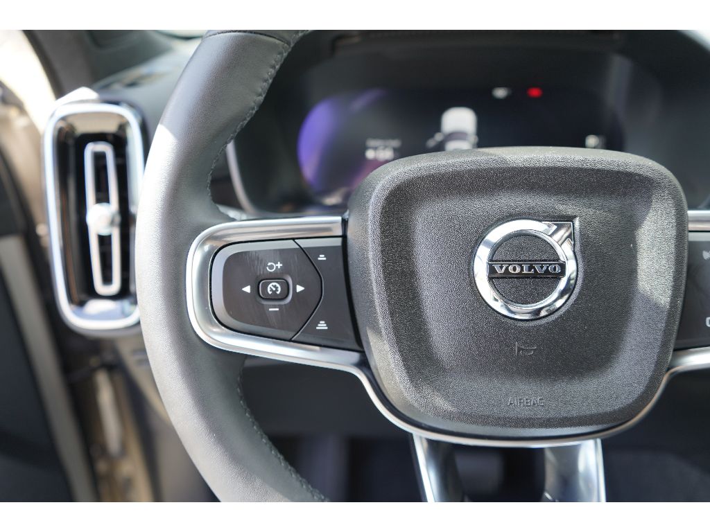 2023 Volvo XC40 P8 Ultimate photo 12