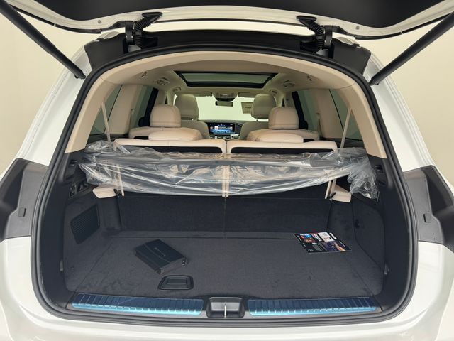 2026 Mercedes Benz GLS 450 4MATIC photo 3