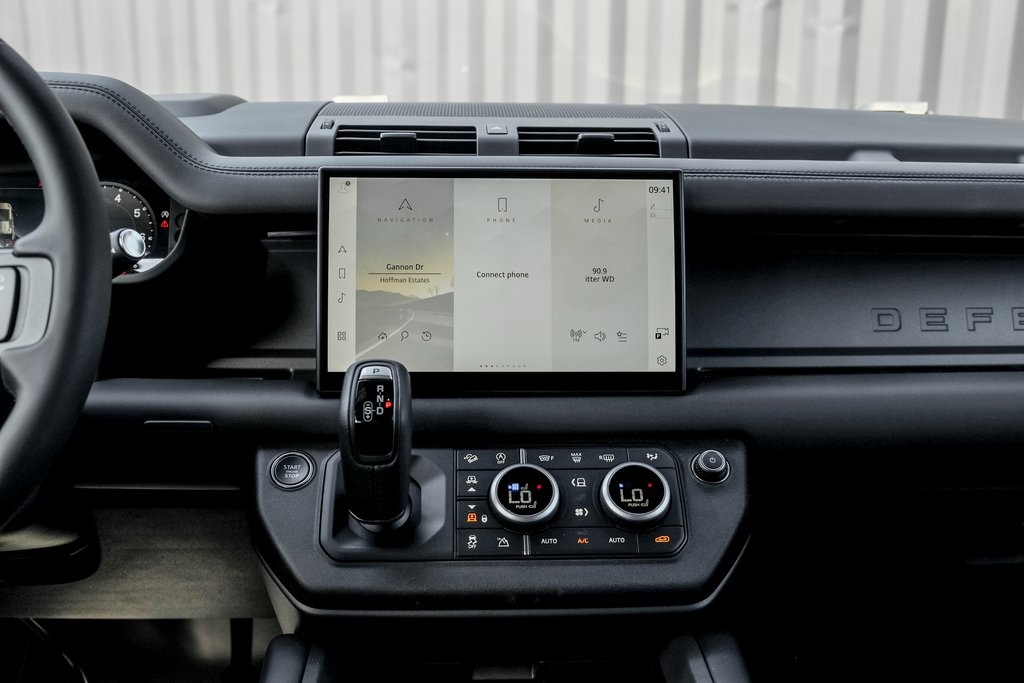 2025 Land Rover Defender 110 X-Dynamic SE photo 19