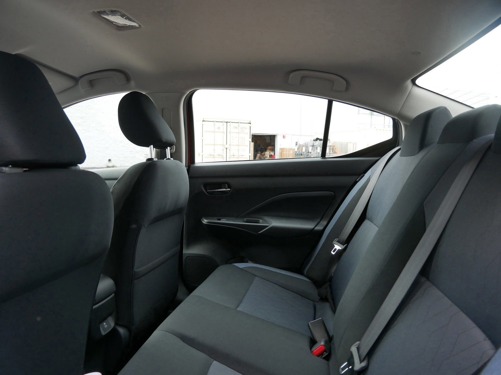 2025 Nissan Versa 1.6 SV photo 9