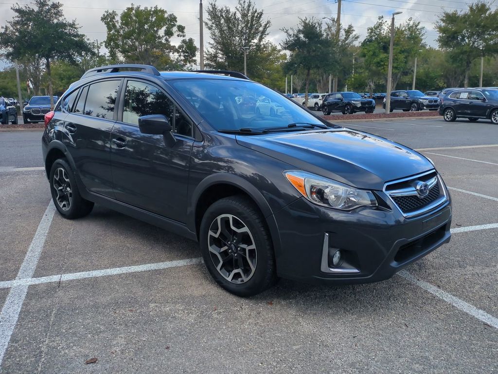 2017 Subaru Crosstrek 2.0i Premium photo 3