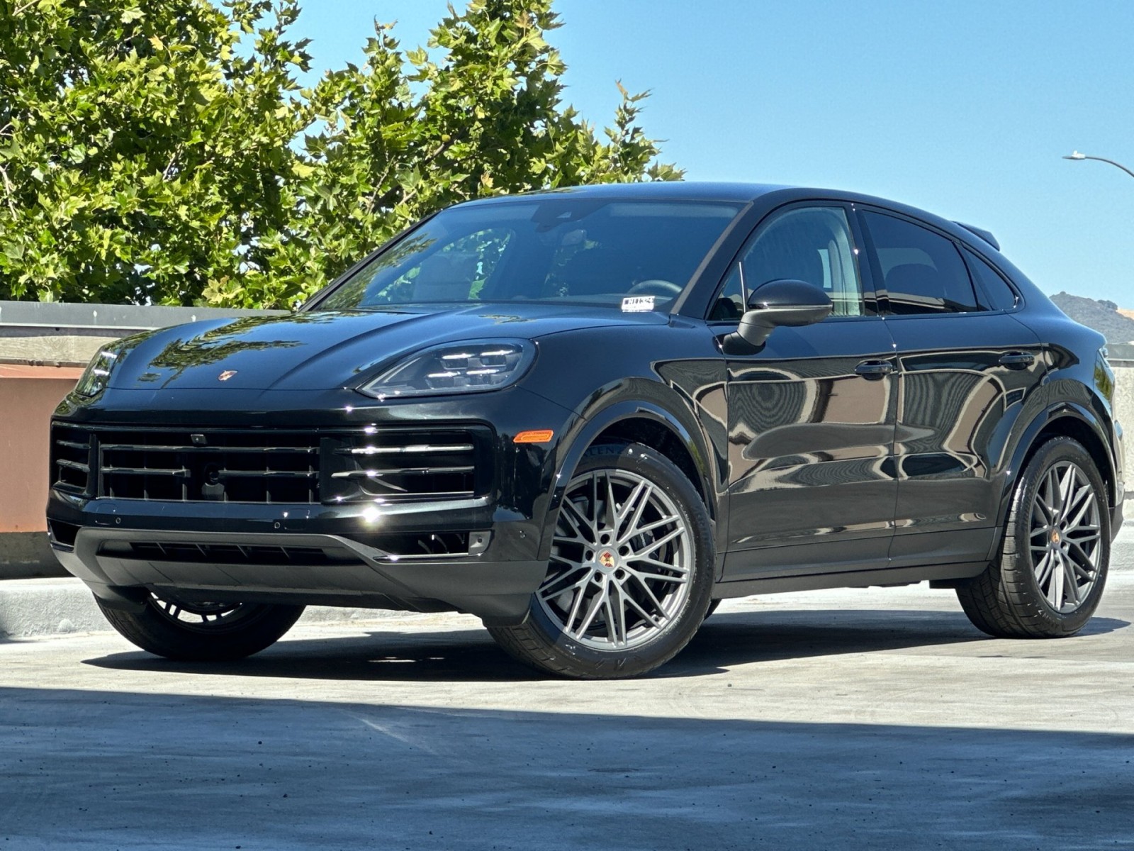 2025 Porsche Cayenne Coupe photo 2