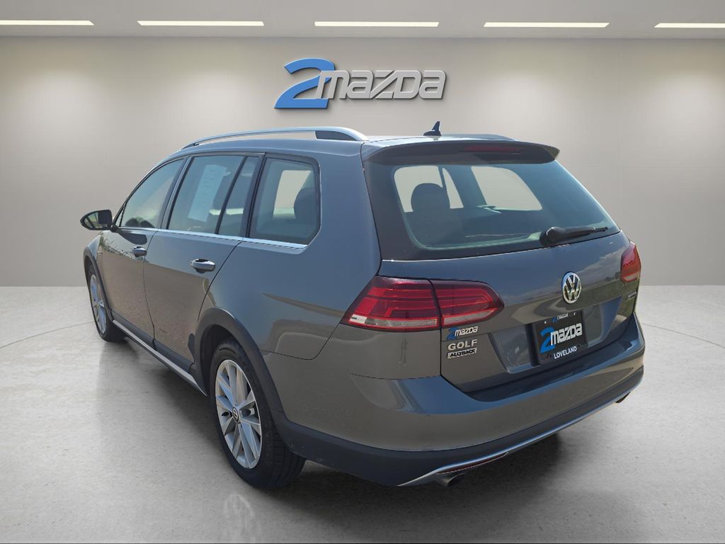 2019 Volkswagen Golf Alltrack S photo 3