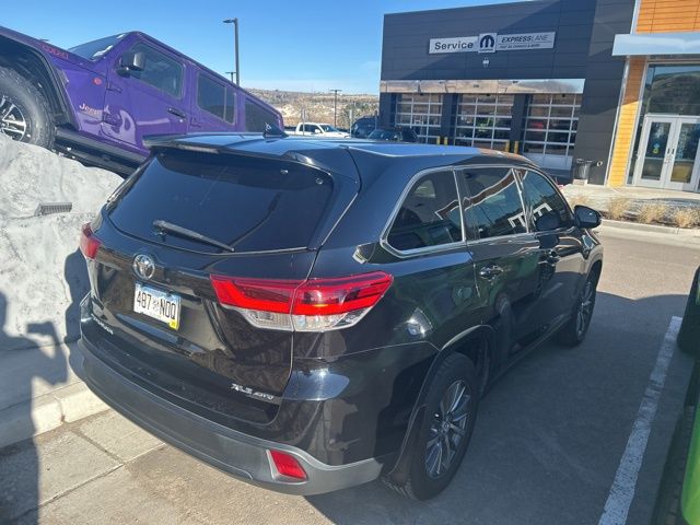 2019 Toyota Highlander SE XLE photo 3