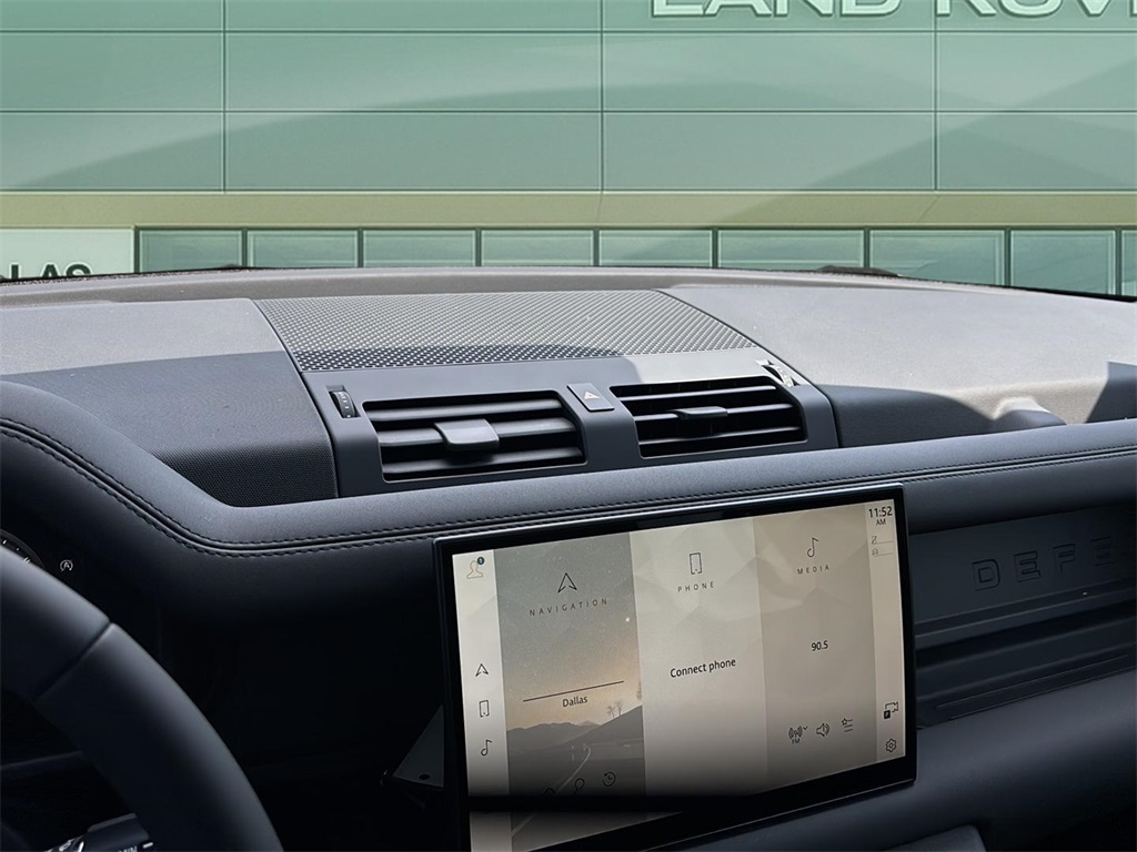 2025 Land Rover Defender 110 X-Dynamic SE photo 16