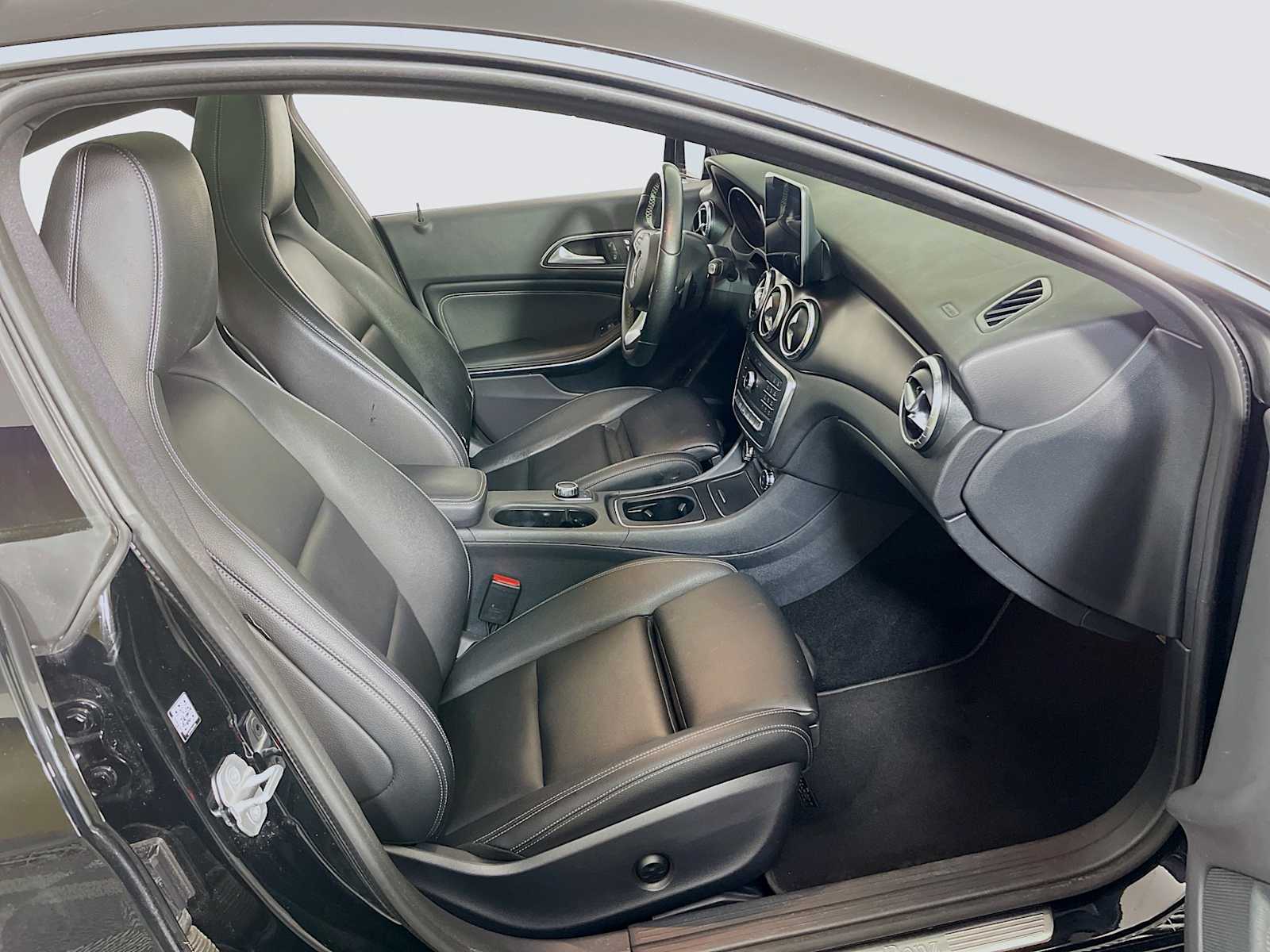 2018 Mercedes Benz CLA 250 4MATIC photo 25