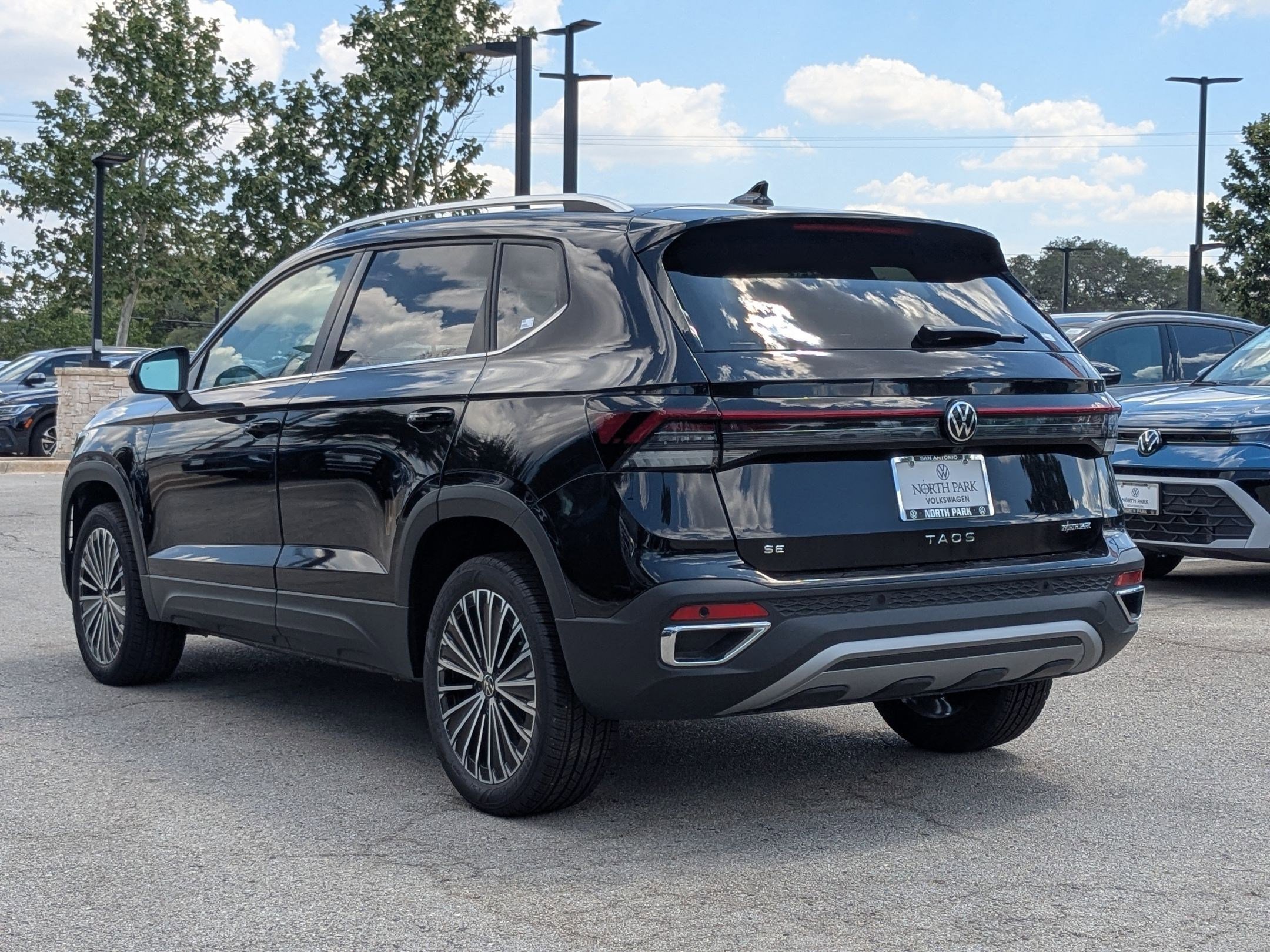 2025 Volkswagen Taos SE photo 3