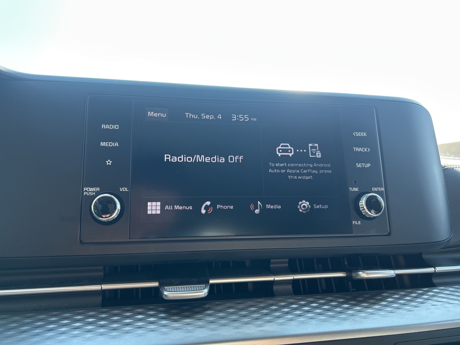 2024 Kia Carnival LX photo 15