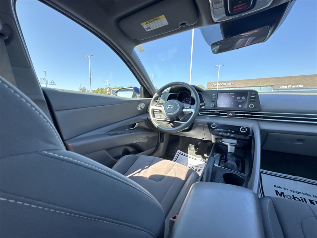 2022 Hyundai Elantra SEL photo 15