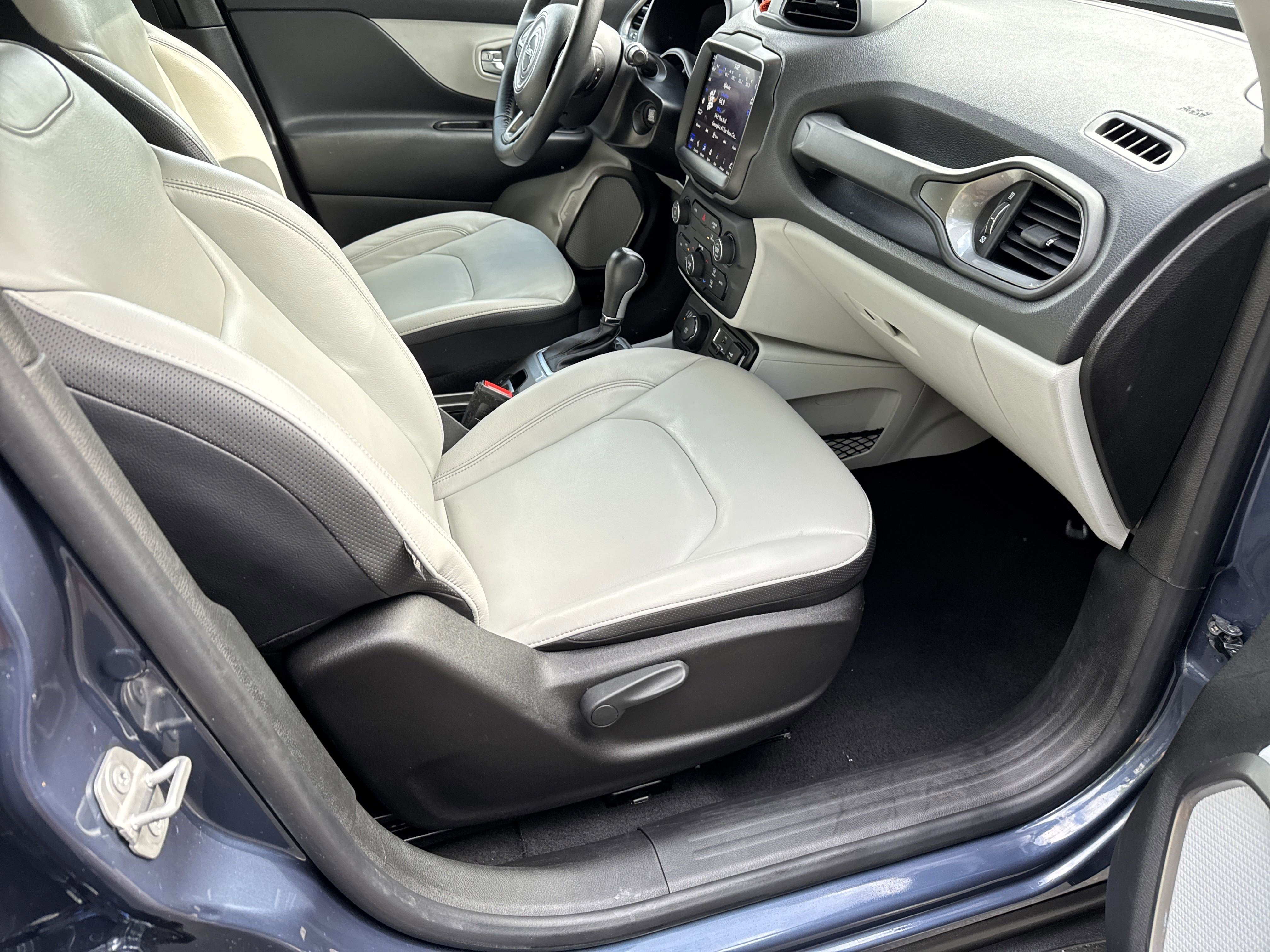 2022 Jeep Renegade Limited photo 3