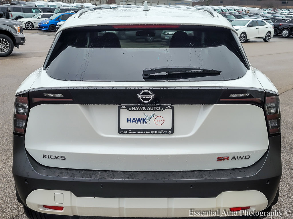 2025 Nissan Kicks SR photo 3