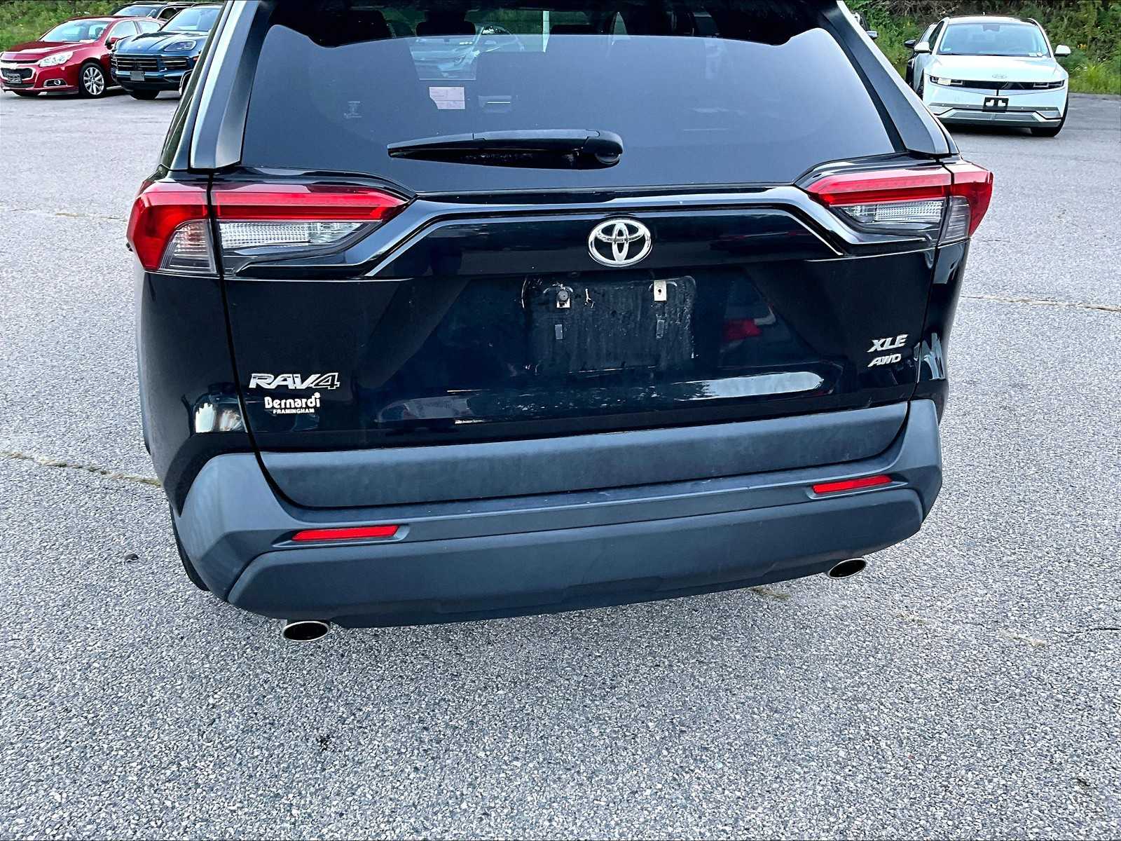 2019 Toyota RAV4 XLE Premium photo 7