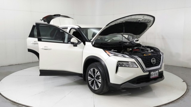 Used 2021  Nissan SV image 12