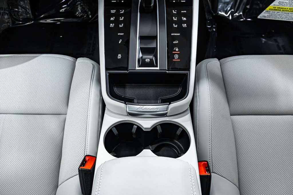 2025 Porsche Macan S photo 17