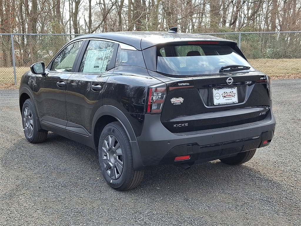 2025 Nissan Kicks S photo 2