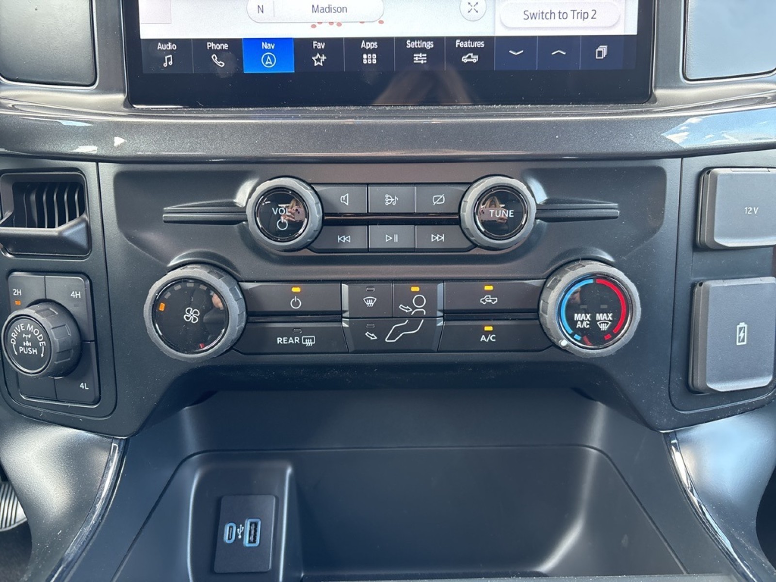 2024 Ford F-150 STX photo 8